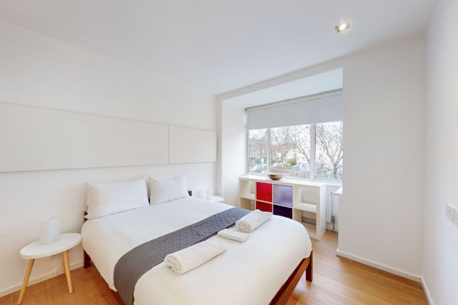 Flat to rent in Shakespeare Road, Acton