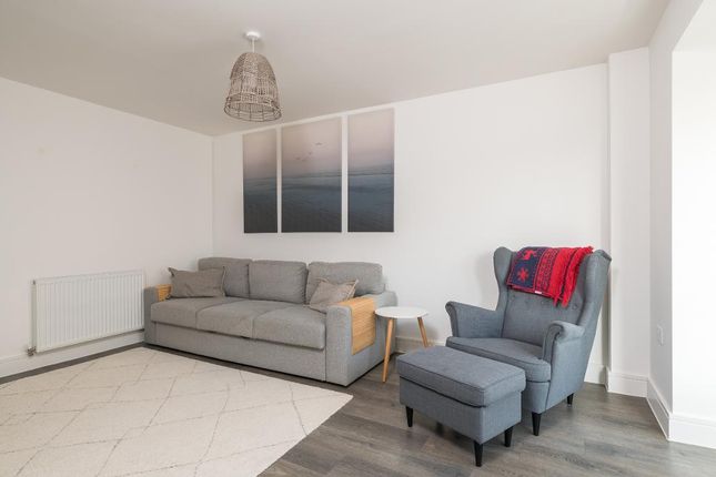 13, Mitchell Way, Milton Keynes photo 3