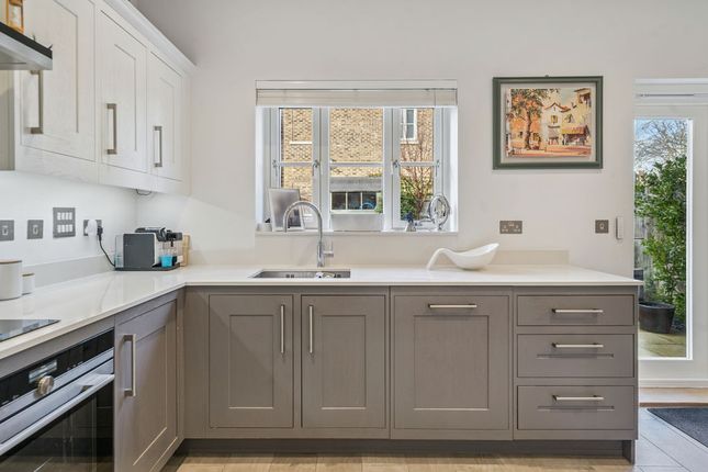 10, Portland Crescent, Marlow photo 4