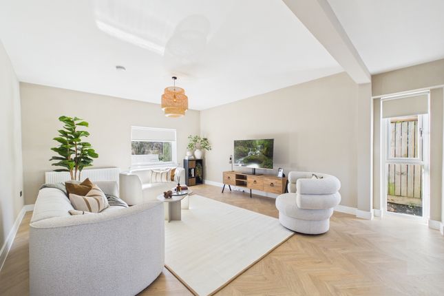 2 Croftfoot Cottage, Glenboig Road, Glasgow photo 2