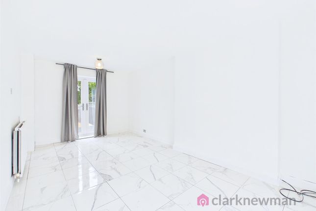 41, Ash Tree Field, Harlow photo 2