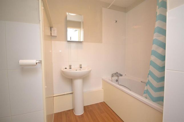 3 Douglas Court, Hartsbourne Road, Reading photo 5