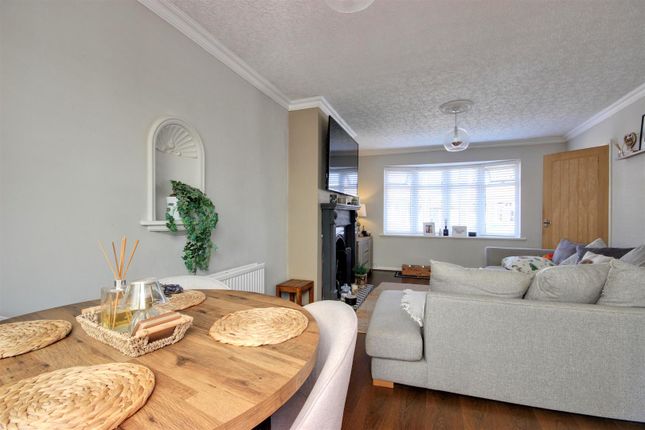 35, Brigg Drive, Hessle photo 4