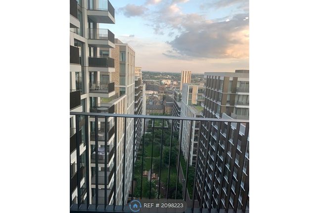 Thumbnail Flat to rent in Amberley House, London