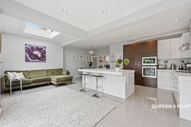 18 Hilltop, Loughton photo 4