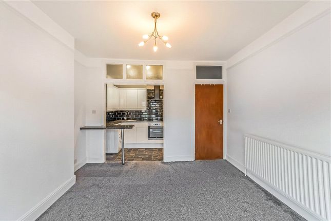 Flat to rent in Barry Road, East Dulwich, London