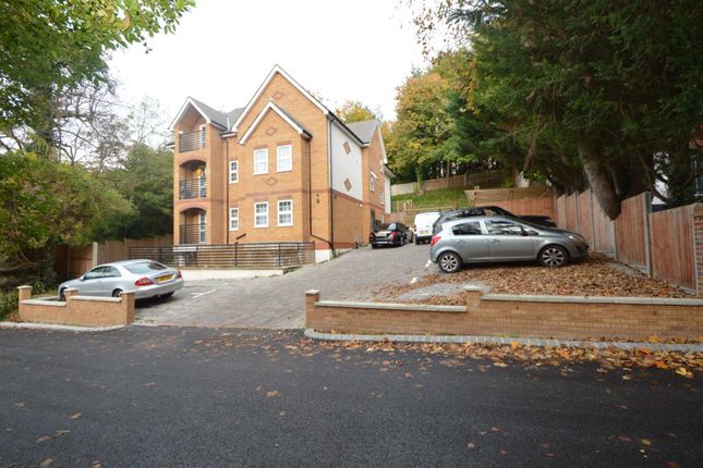 Thumbnail Flat to rent in Welcomes Road, Kenley, Purley