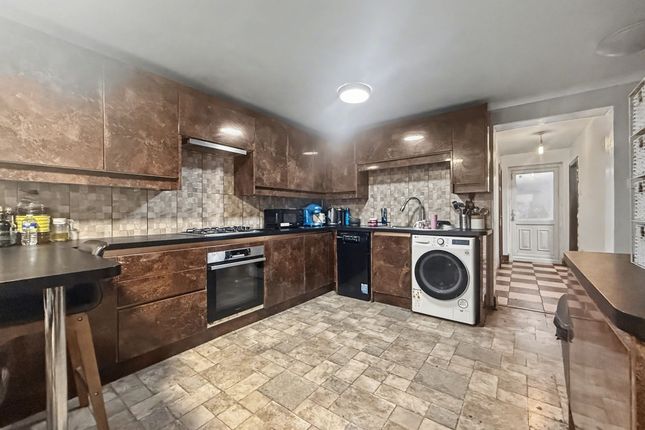 28 Magnolia Street, West Drayton photo 2