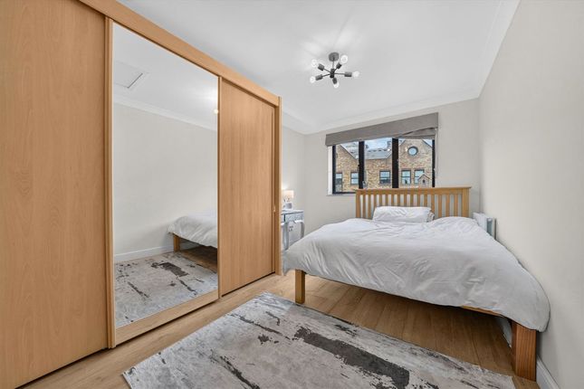 Flat 11 Commodore Building, 5, Wolseley Street, London photo 5