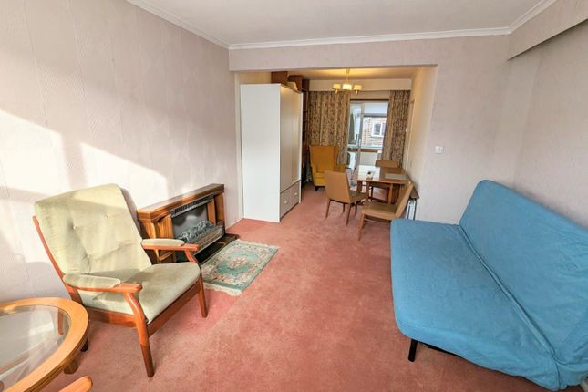 66 Wyken Grange Road/ Flat Downstairs, Coventry photo 2
