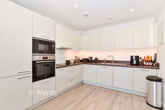 2, Walters Close, Snodland photo 3