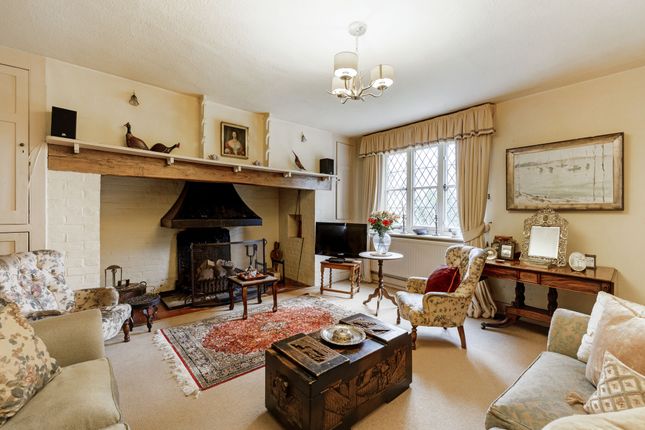 Horseshoe Farmhouse, Luxfords Lane, East Grinstead photo 4