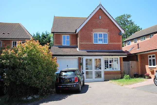 Thumbnail Property for sale in Parish Gate Drive, Sidcup, Kent