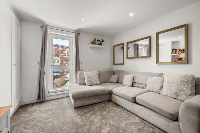 Flat 2, 14,, Fox Lane North, Surrey photo 2