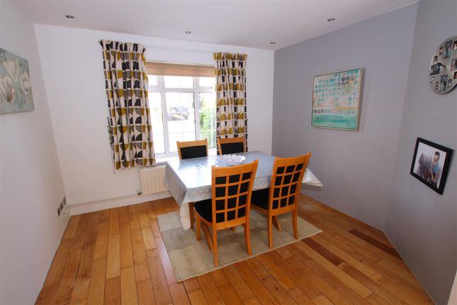 8, Bramley Place, Crayford photo 4