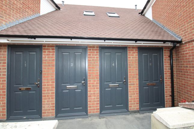 Flat 4, St Christopher House, Nightingales Corner, Little Chalfont, Amersham photo 4