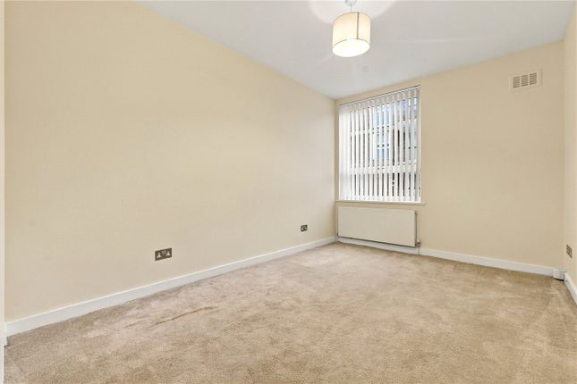 Vanbrugh Court, London photo 3