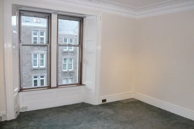 Flat to rent in Forest Park Road, Dundee