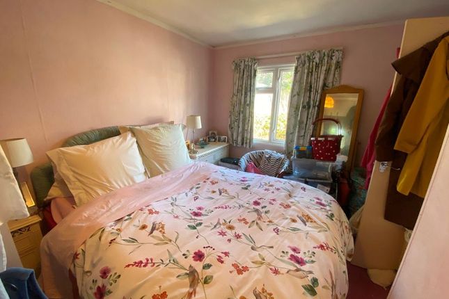 2 Elmtrees Park, Winchbottom Lane, Marlow photo 5