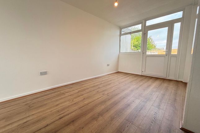 16 Seafore Close, Liverpool photo 2
