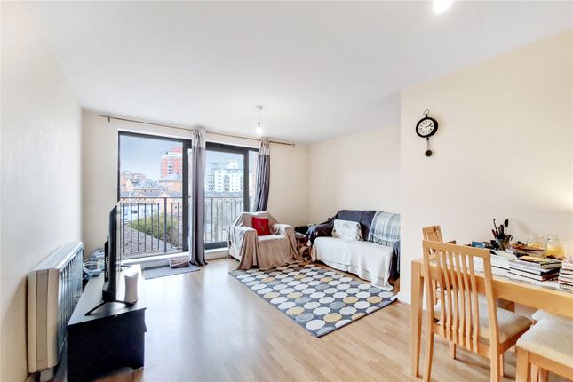 Thumbnail Flat to rent in Sherwood Gardens, Cubitt Town