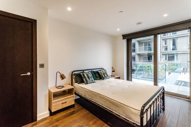 Flat to rent in Royal Mint Street, City, London