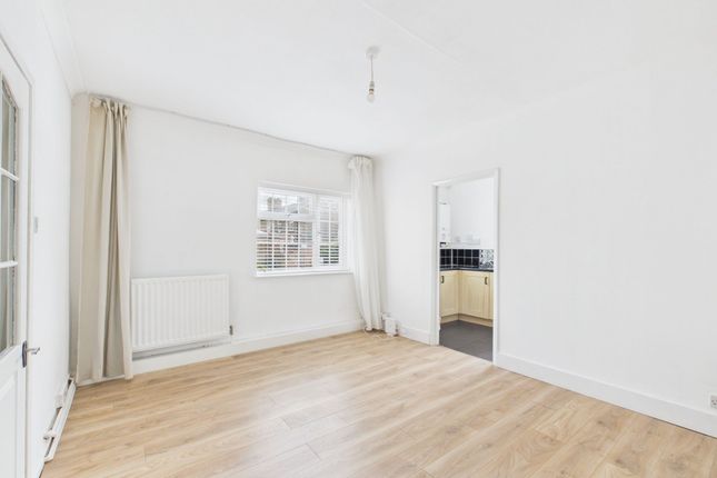 2 Byron Court Great Northern Street, Huntingdon photo 3