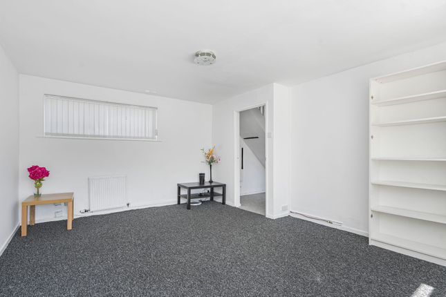 8 Loanhead Avenue, Grangemouth photo 4