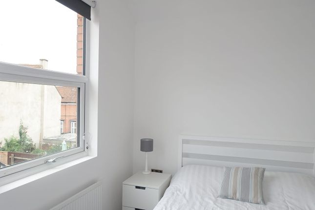 Room to rent in The Avenue, Yeovil