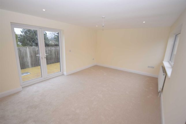 3c, Burnett Park, Harlow photo 3