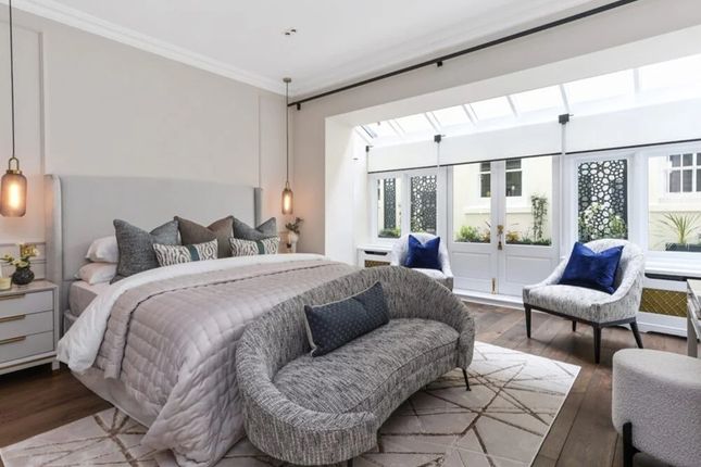 Flat for sale in Queen's Gate Terrace, London