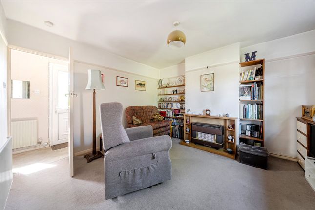 11, Heathfield Road, Hersham photo 3