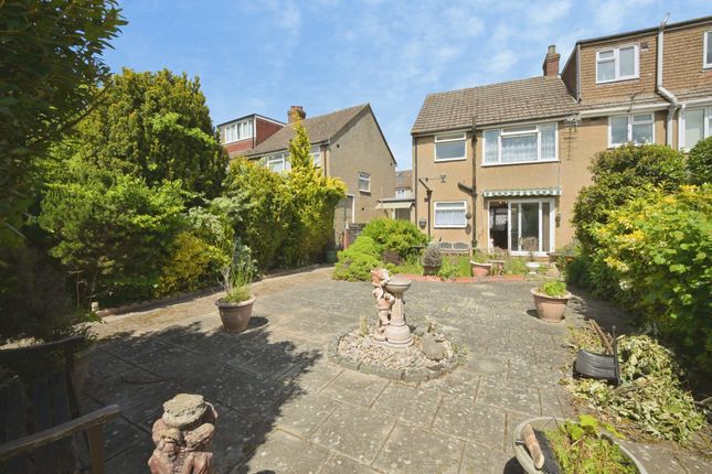 7, Westlea Road, Broxbourne photo 3