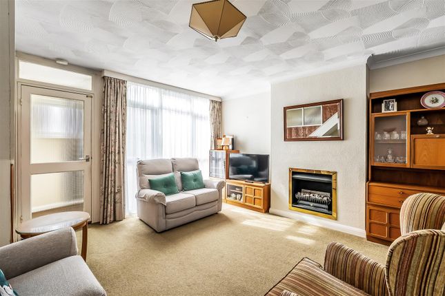28, Silkham Road, Oxted photo 3