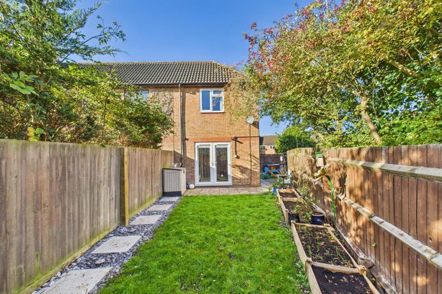 55, Westfield, Aylesbury photo 2