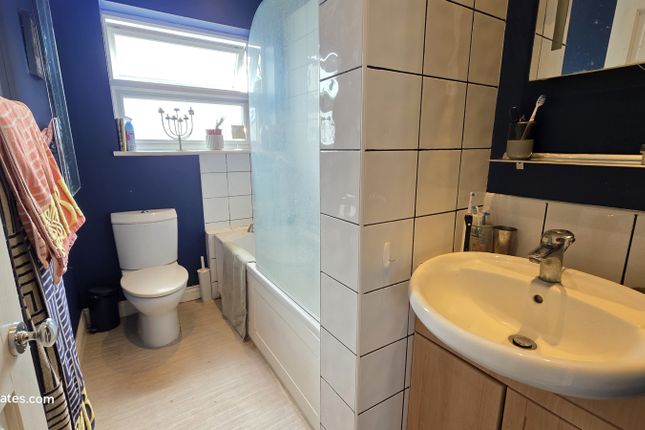 43 Falkland Avenue, London photo 4