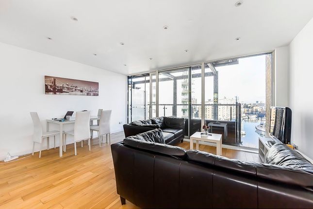 Flat to rent in Berglen Court, Limehouse