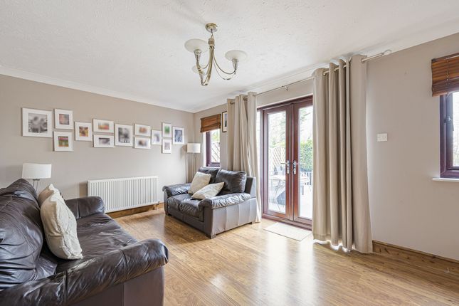 64, Beacon Drive, Dartford photo 2