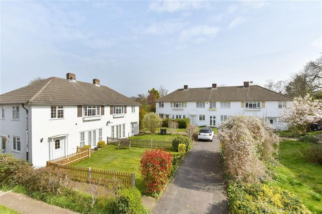 2-bed flat on Campden Road, South Croydon, £240,000