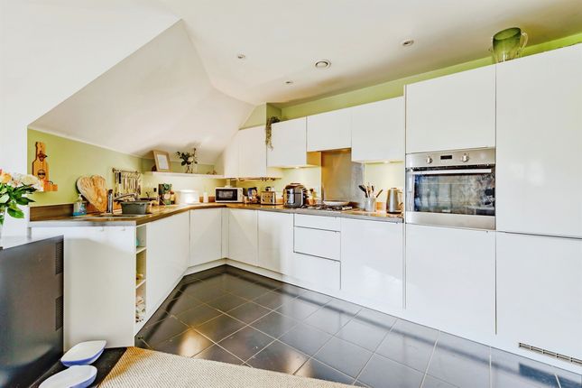 Flat for sale in Limes Close, Redhill