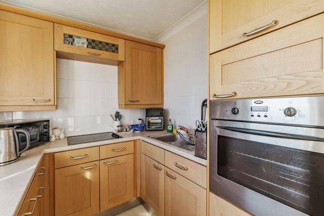Flat 28, Merryfield Court, Marine Parade, Seaford photo 4