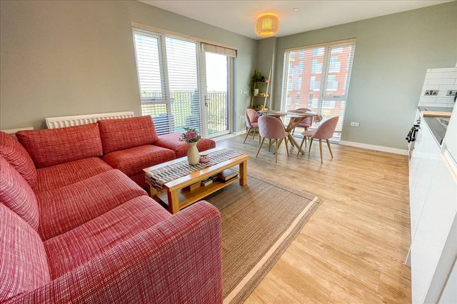 40, Appleton House, Feltham photo 3