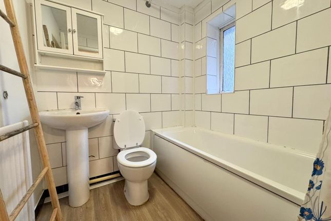 25, Banksia Close, Tiverton photo 4