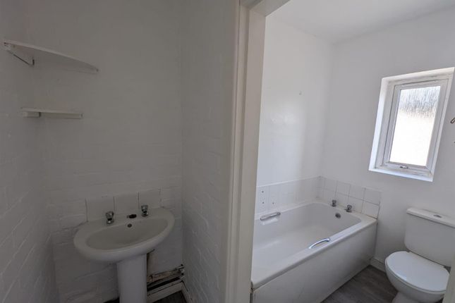 4, Barnett Road, Wolverhampton photo 4