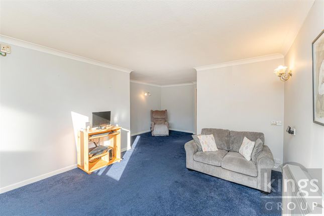 32 Borrowdale Court, Gordon Hill, Enfield photo 3