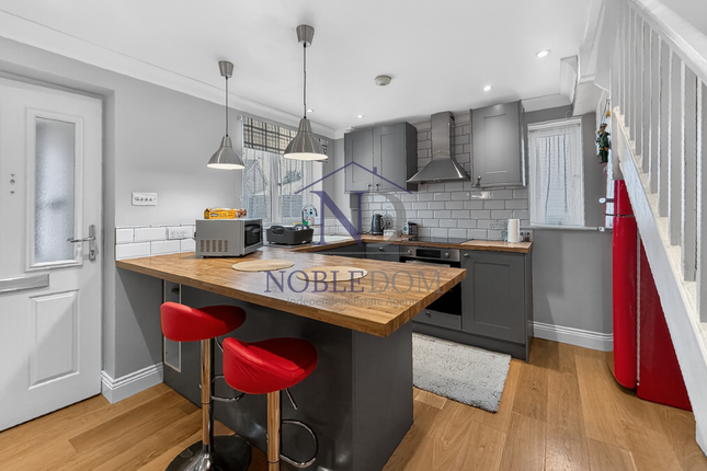 45 Crestwood Way, Hounslow photo 2