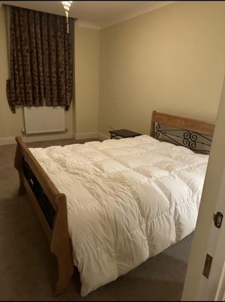 Thumbnail Shared accommodation to rent in Harvey Court, Sandy Mead, Epsom, Surrey