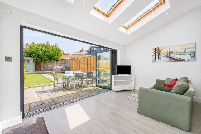 32, Lidiard Road, London photo 4