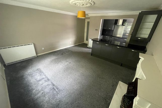 Flat for sale in Cottingham Road, Hull