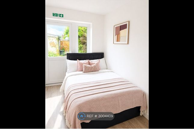 34, Church Road, Benfleet photo 2